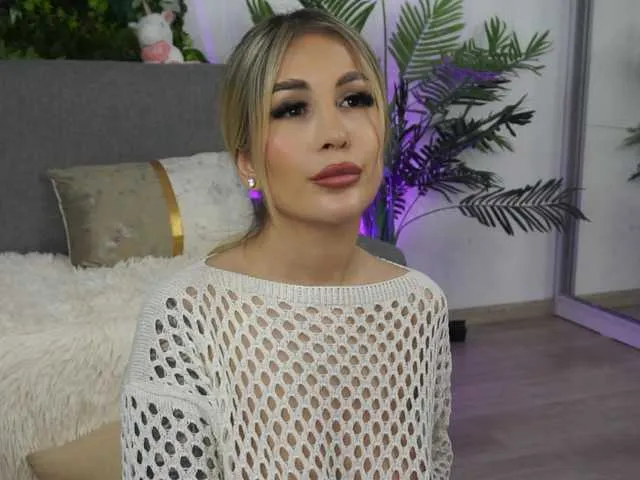 Offline AmiraRoshen on BongaCams