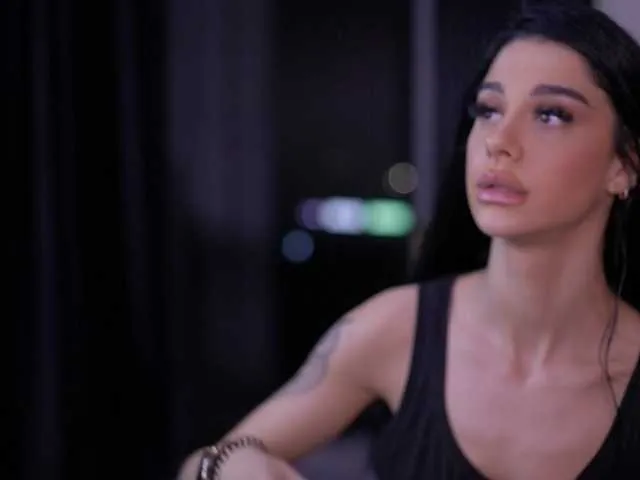 Offline ArinaRhodes on BongaCams