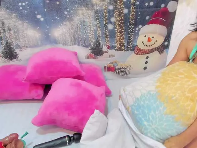 Offline charlotte-111 on BongaCams