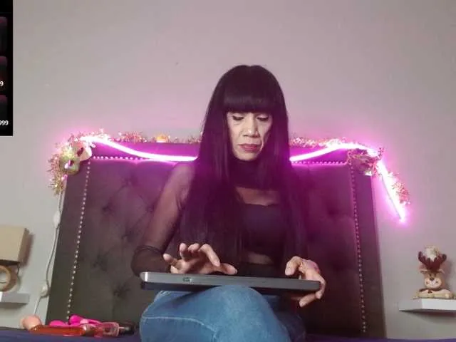 Offline CharlotteLemke on BongaCams