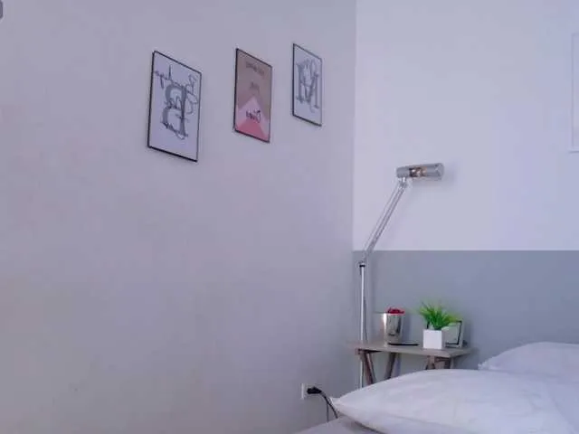 Freechat cutepetitee on BongaCams