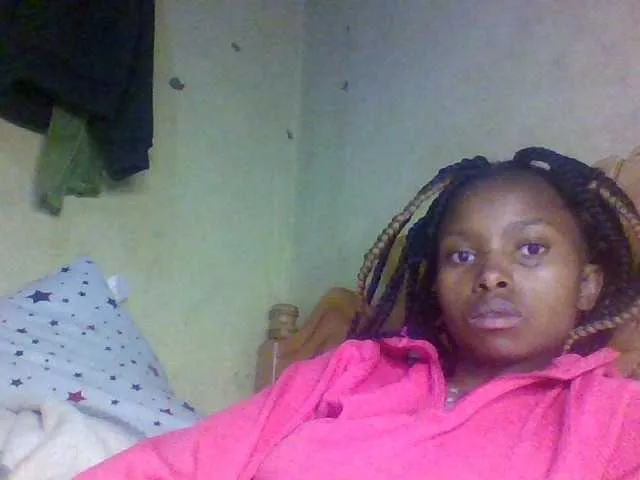 Offline Cutiemary12 on BongaCams