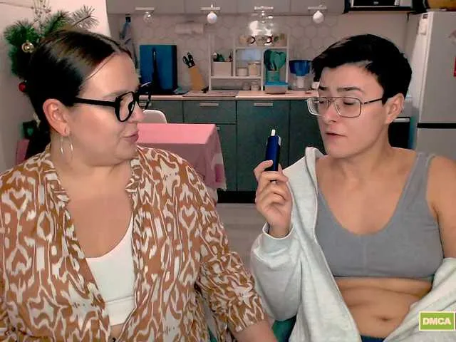 Freechat dreamteamgirls on BongaCams