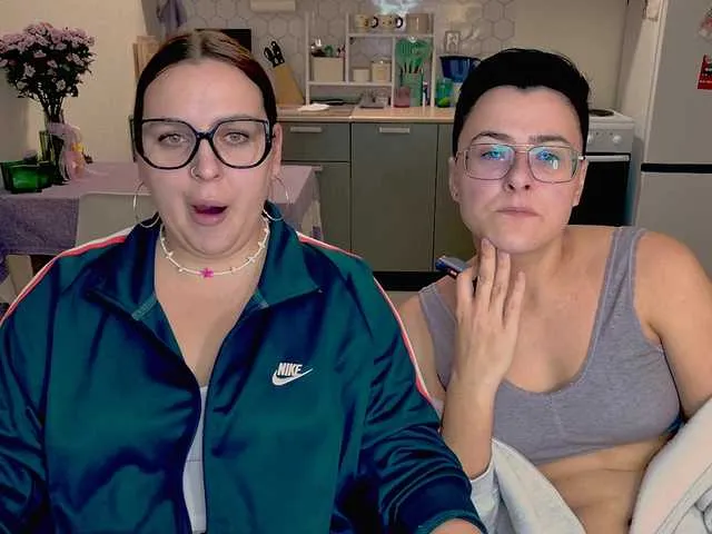 Freechat dreamteamgirls on BongaCams