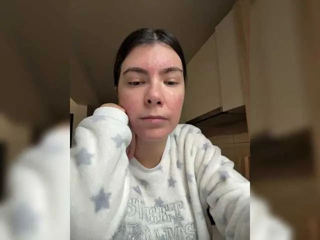 Offline Elinor21 on BongaCams