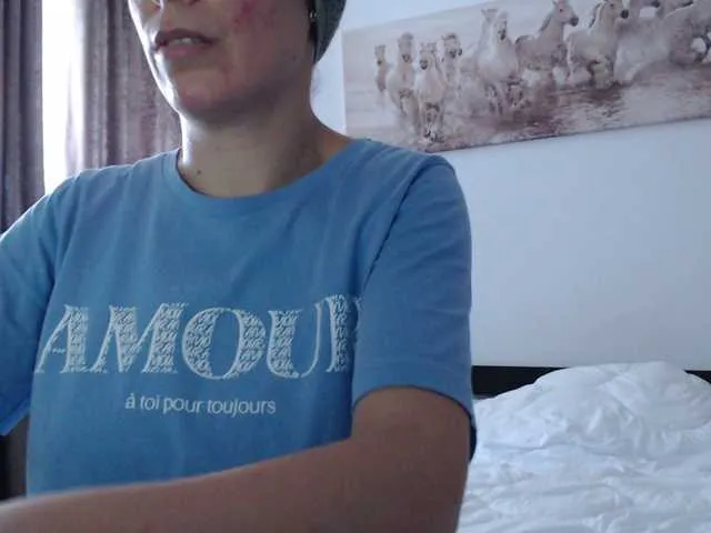 Offline Elinor21 on BongaCams