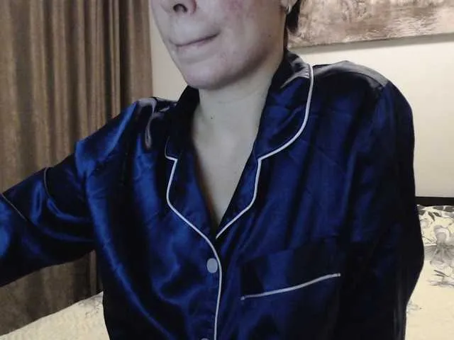 Offline Elinor21 on BongaCams