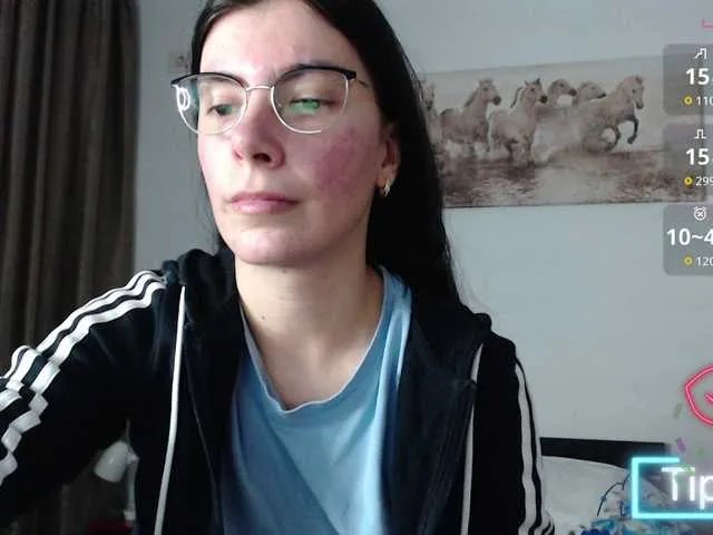 Offline Elinor21 on BongaCams