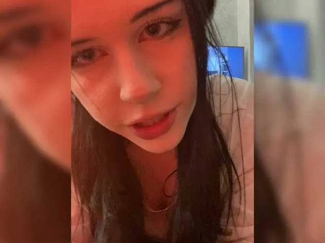 Offline emog1rl on BongaCams