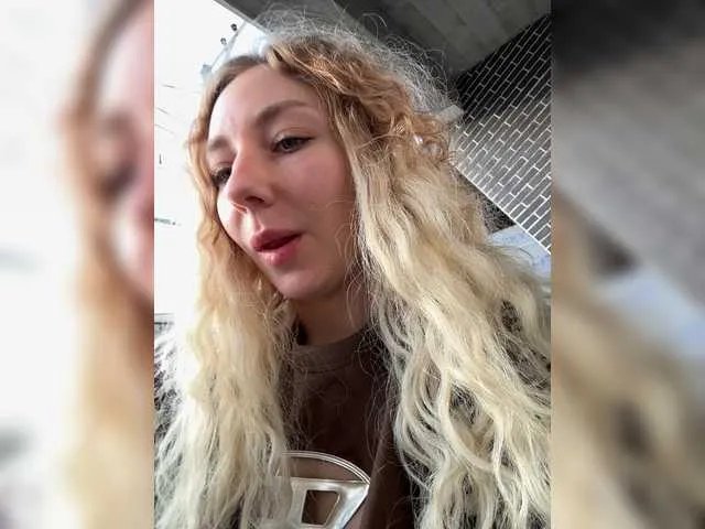 Offline Janchi- on BongaCams