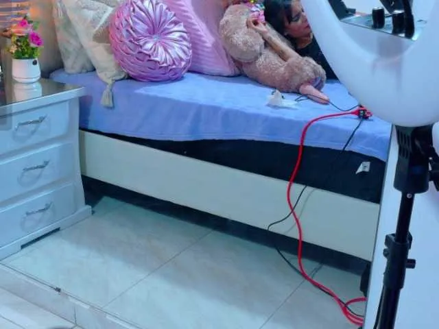 Offline MhiaBella on BongaCams