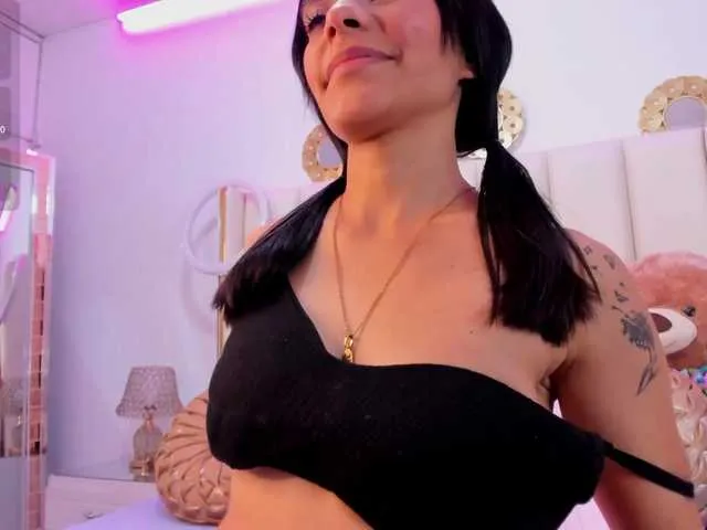 Offline MhiaBella on BongaCams