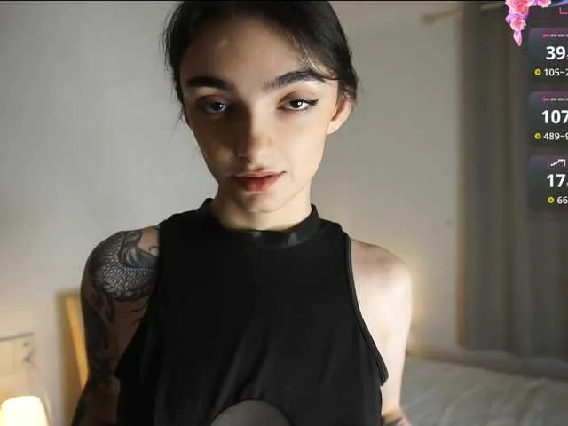 Offline Morena-Dolcce on BongaCams