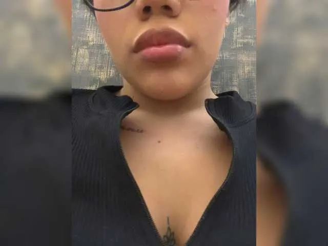 Offline SarahYessica on BongaCams