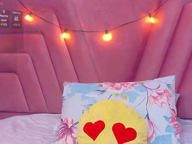 Offline slutlittlegir on BongaCams