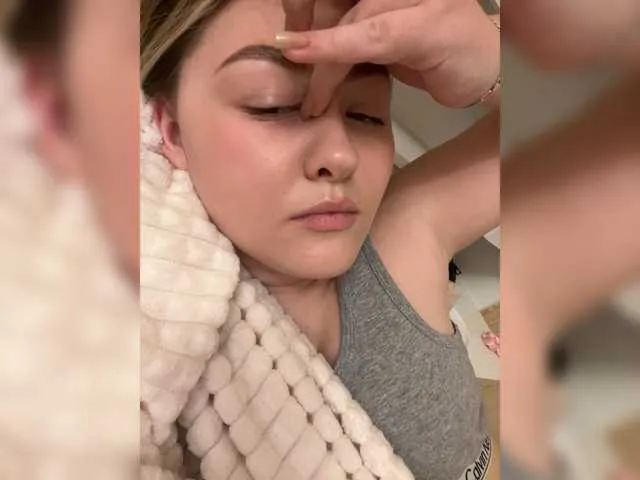 Offline SunshineEmma on BongaCams