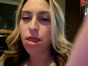 alyjeanne0420 — 2,000 tokens squirt show #bigboobs #bigass #natural #spit #squirt