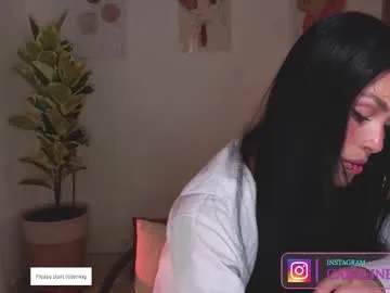 Freechat carolinerousev on Chaturbate