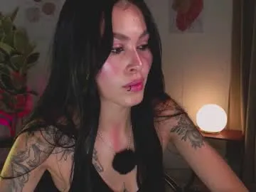 Freechat carolinerousev on Chaturbate