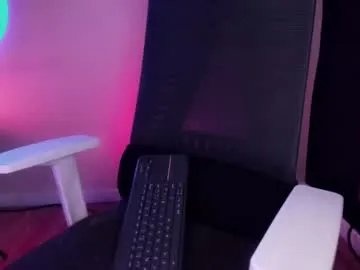 Freechat hazeeell on Chaturbate