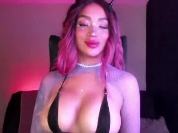 Freechat hazeeell on Chaturbate