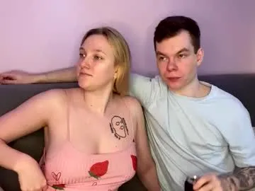 Freechat julielourens on Chaturbate