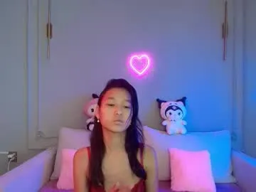 Freechat lihnpham on Chaturbate