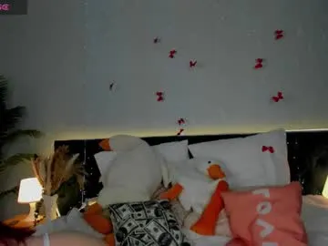 Freechat mirastarlet on Chaturbate