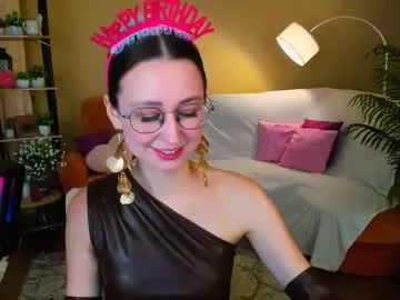 Group yourlovelystoryy on Chaturbate