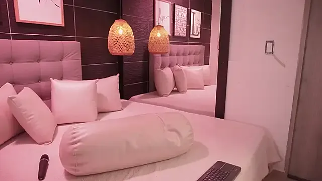 Freechat BellaLatinaTS on StripChat