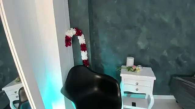 BellaRooux on StripChat 