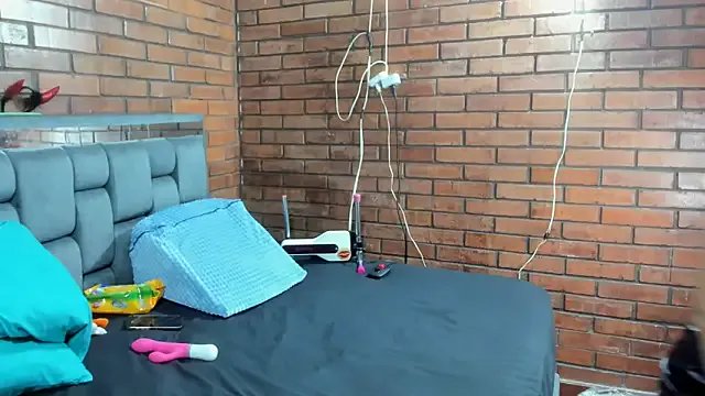 Couple_Gold69 on StripChat