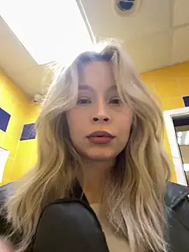 Freechat Cum_girlss on StripChat