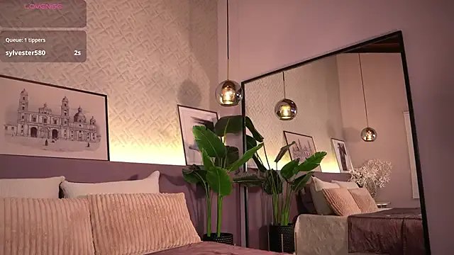 ElleDiane on StripChat