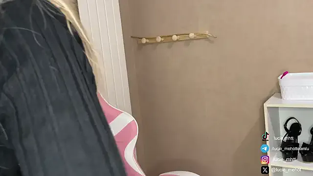 Freechat lucie_mehott on StripChat