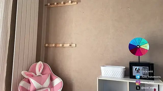 Freechat lucie_mehott on StripChat