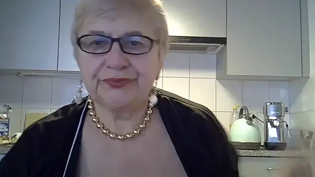 SweetCherry27 —         )))))