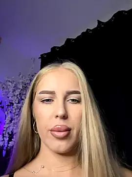 Photos of AubrieleRouj1 from StripChat is Freechat