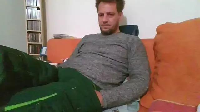 Photos of bullishgreenJan from StripChat is Freechat