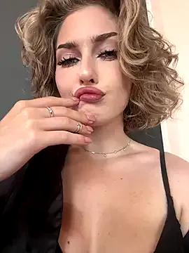 Photos of KellyKeler from StripChat is Freechat
