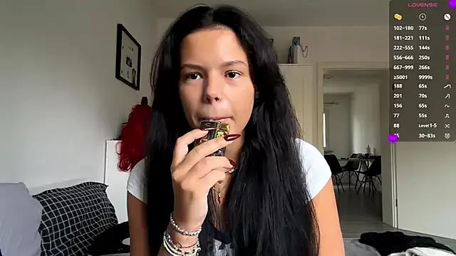 Photos of MaydaCornwall from StripChat is Freechat
