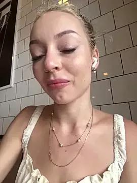 Photos of melissa_grr from StripChat is Freechat