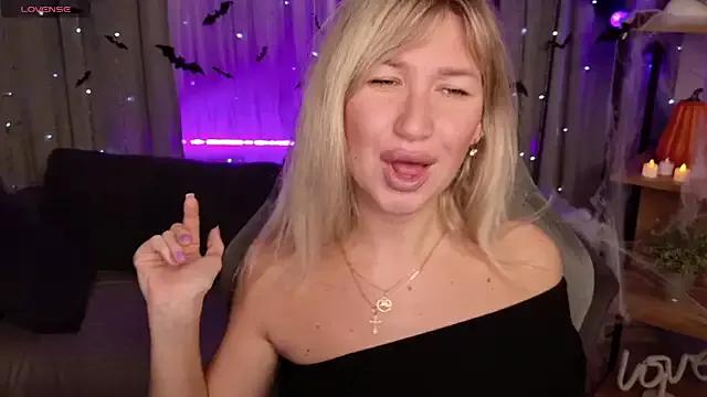 Photos of MilaBott from StripChat is Freechat