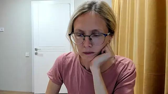 Photos of MollyStory from StripChat is Freechat