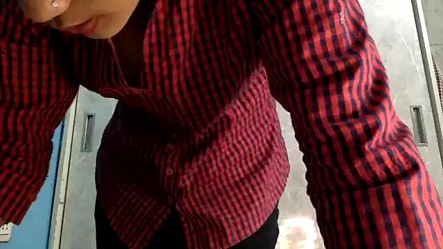 Photos of School_girl21 from StripChat is Freechat