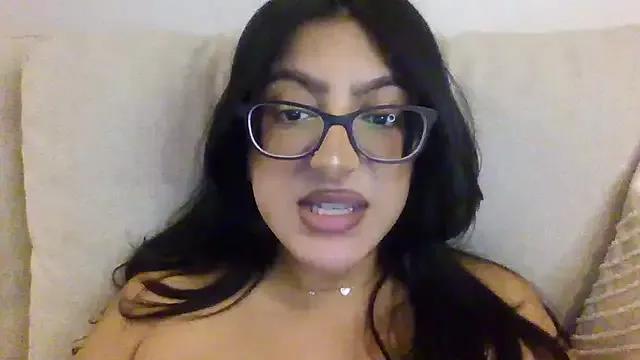 Photos of SexySophiaUK from StripChat is Freechat