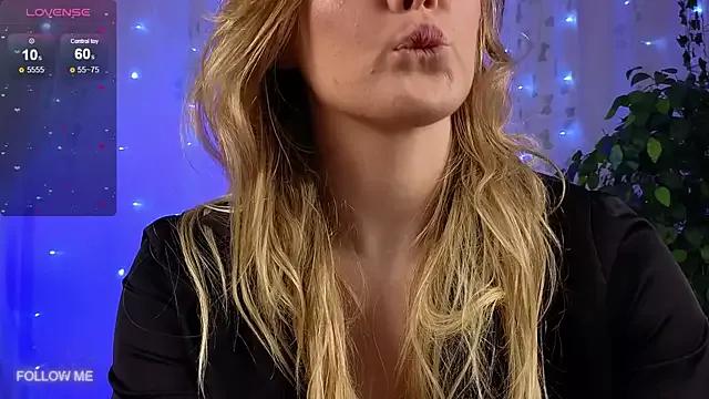 Photos of Slay_Blonde from StripChat is Freechat