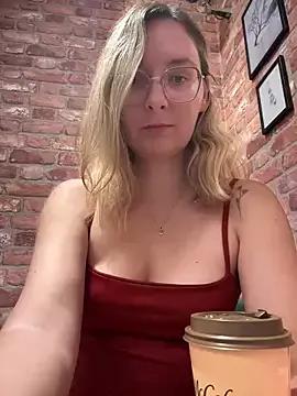 The_Snowwhitee model from StripChat